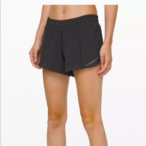 Lululemon hotty hot 4” shorts
